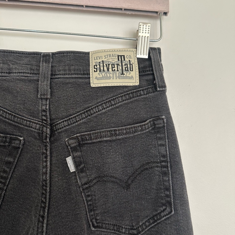 Levi’s SilverTab Mom Jean – Size 27 – Excellent Condition